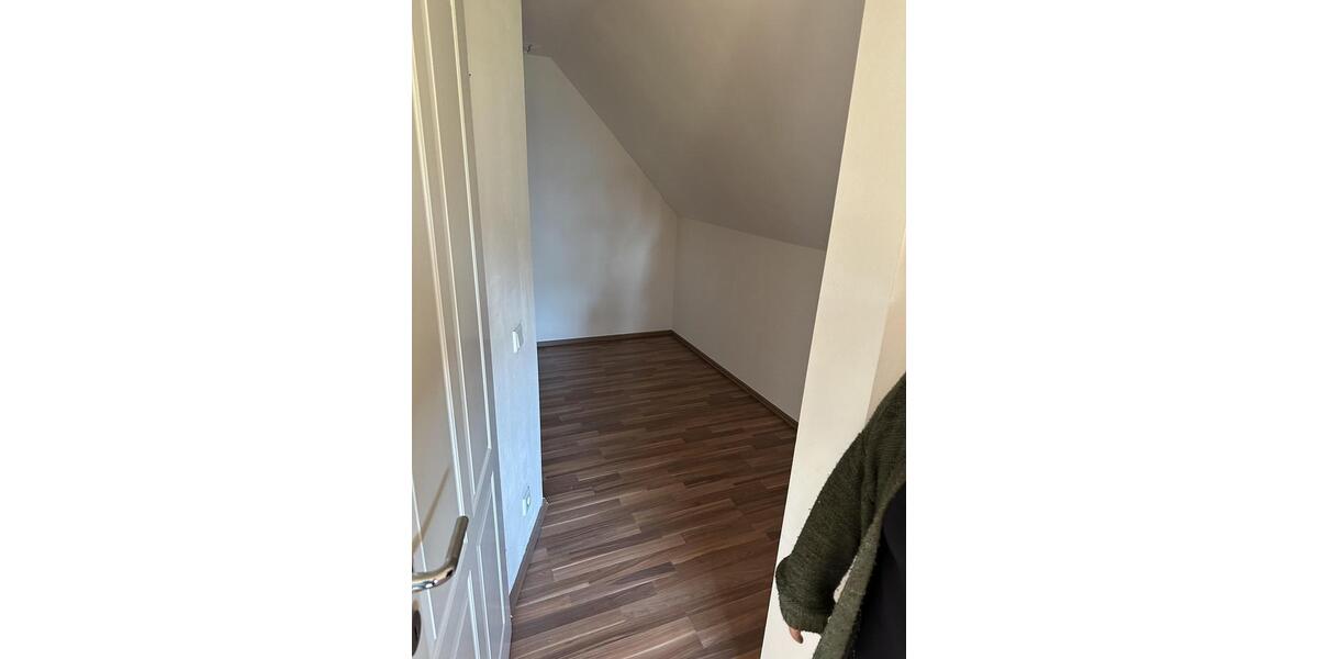 Dachgeschoßwohnung Nordwalde - 6 Zimmer, 150 m&sup2;, 1.350&euro; | Angebot:25216811
