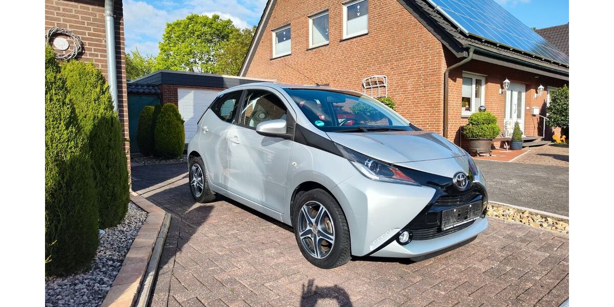 Toyota Aygo (X) 30.831 km 8.700 &euro; Billerbeck 48727