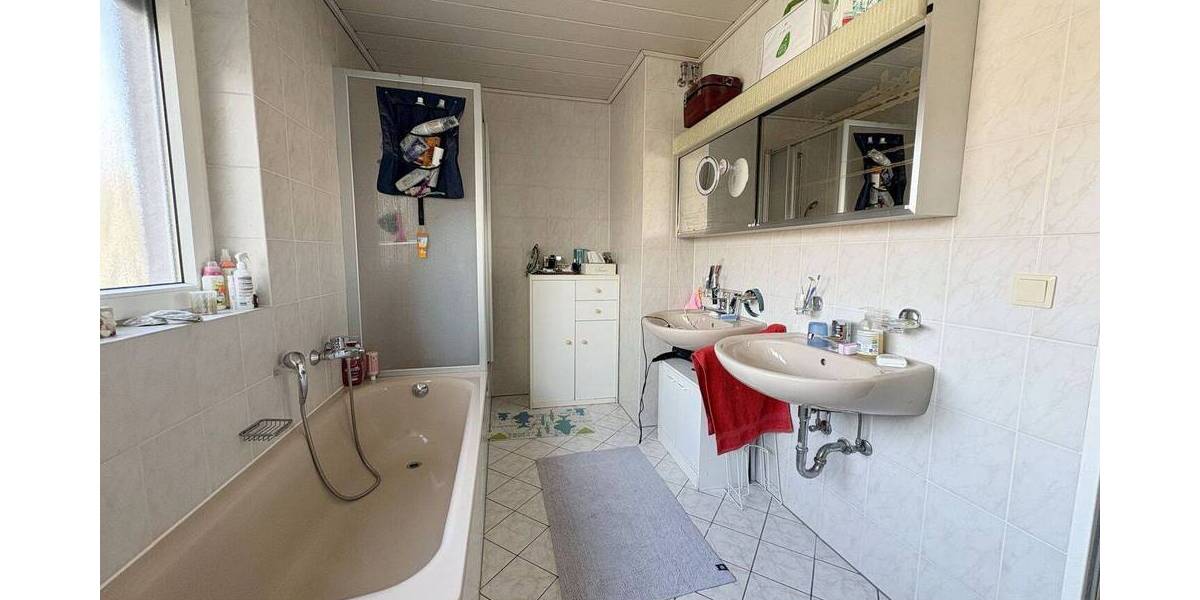 Reihenmittelhaus Ahlen Innenstadt - 5 Zimmer, 131 m&sup2;, 295.000&euro; | Angebot:26015989