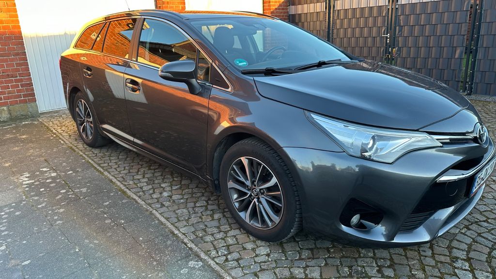 Toyota Avensis 192.000 km 9.600 &euro; Warendorf 48231