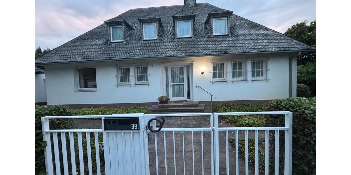 Villa Ahlen - 8 Zimmer, 208 m&sup2;, 3.095&euro; | Angebot:22558809