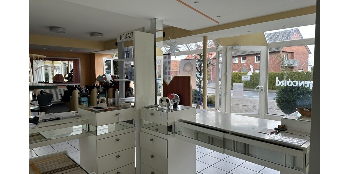 WuG-Haus mit etabliertem Friseursalon und bezugsfreier Wohneinheit zentral in Vorhelm! - Einfamilienhaus Ahlen Hilgenfeld | Angebot:26925938